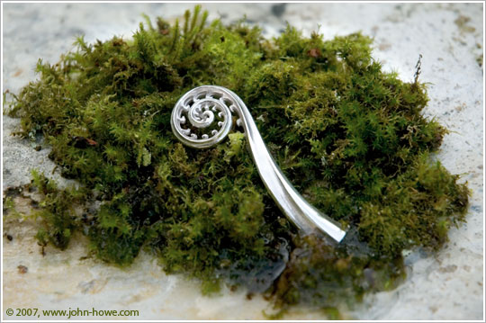 Saint-Ursanne Shop: Fern Pendant